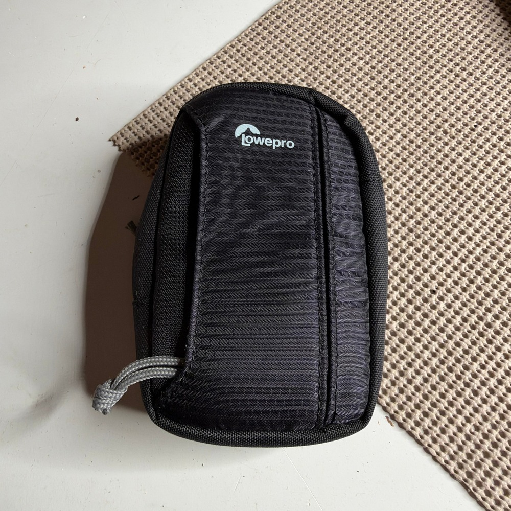 Lowepro Tahoe 25 II Compact Camera Pouch Case Black Zippered Belt Loop